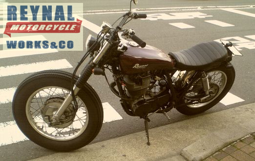 SR400カスタム　トラッカーボルドー